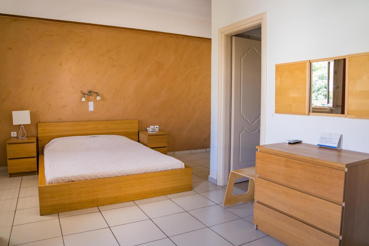 פריסה Rena Hotel מראה חיצוני תמונה